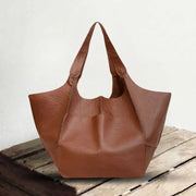 Laura | Everything with you, nothing too heavy — Spacious Leather Bag